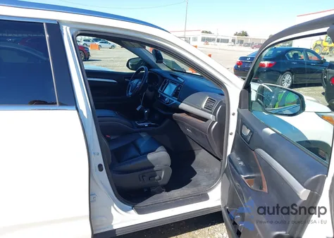 2017 Toyota Highlander Xle z USA, uszkodzony, nr VIN 5TDKZRFH2HS520967